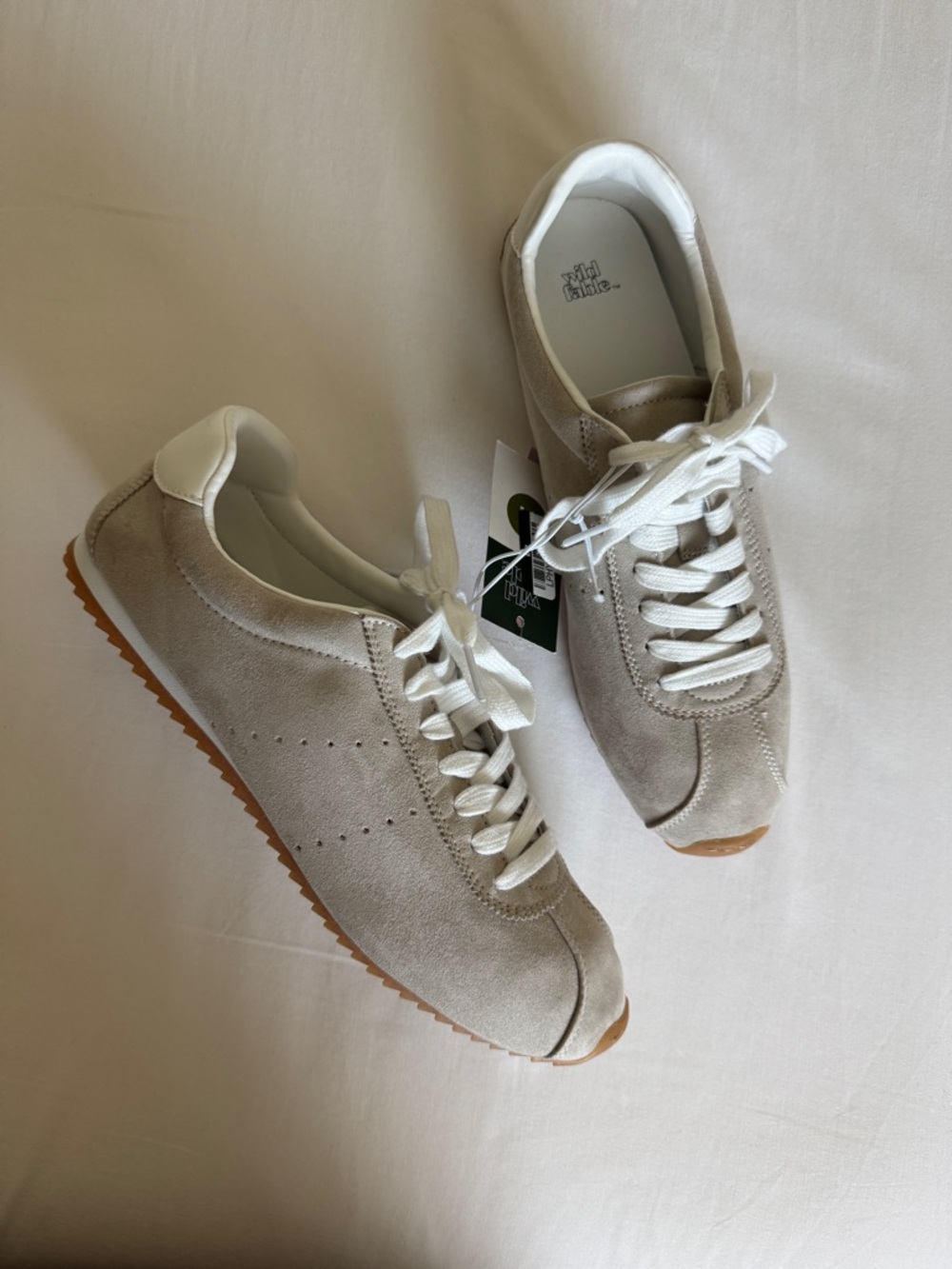 Wild Fable Women’s Light Taupe Suede Sneakers with gum soles size 11
